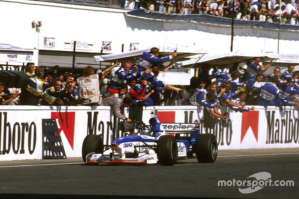 Damon Hill, Arrows A18 Yamaha takes an awesome 2nd position