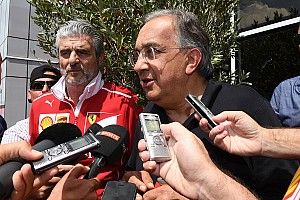 El presidente de Ferrari hace piña con el equipo