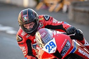 Гай Мартин снялся с главной гонки Isle of Man TT