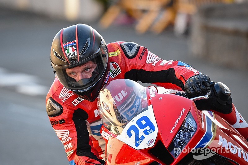Гай Мартин снялся с главной гонки Isle of Man TT