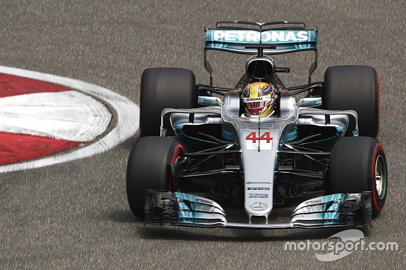 GP Tiongkok: Hamilton rebut pole, Verstappen tersingkir di Q1