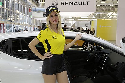 Motor Show: ecco la prima gallery delle modelle negli stand