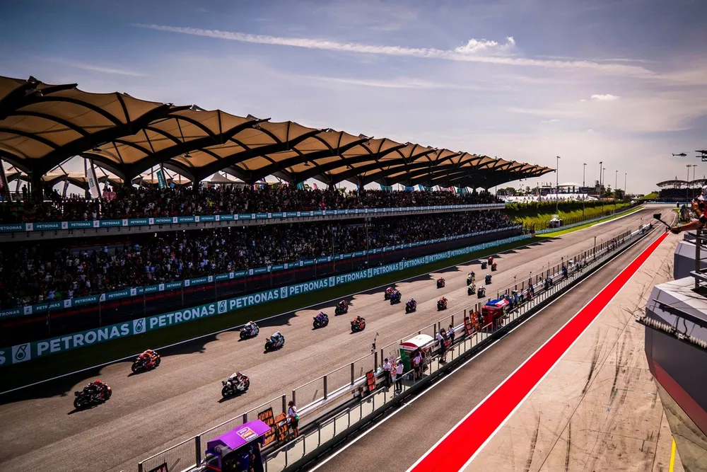 Le d&eacute;part de la course