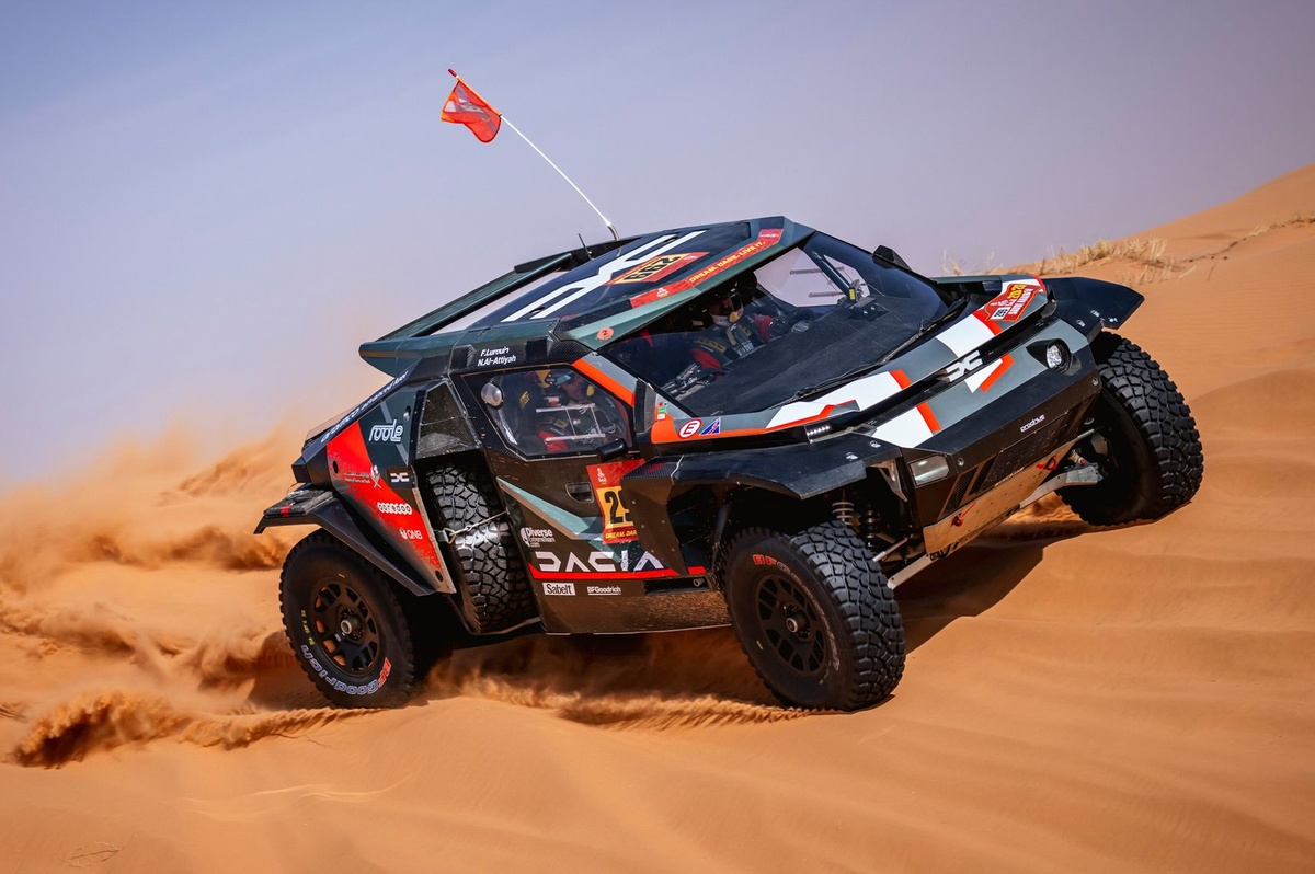 Al-Attiyah offre à Dacia son premier Dakar, Loeb privé de podium