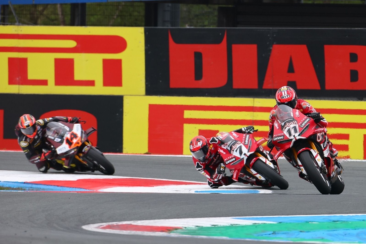 WSBK en Misano - Bulega gana la Carrera 1 y rompe la maldición en casa