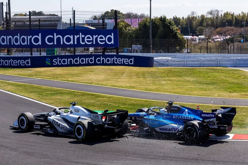 Alexander Albon, Williams, Sergio Perez, Cadillac Racing crash