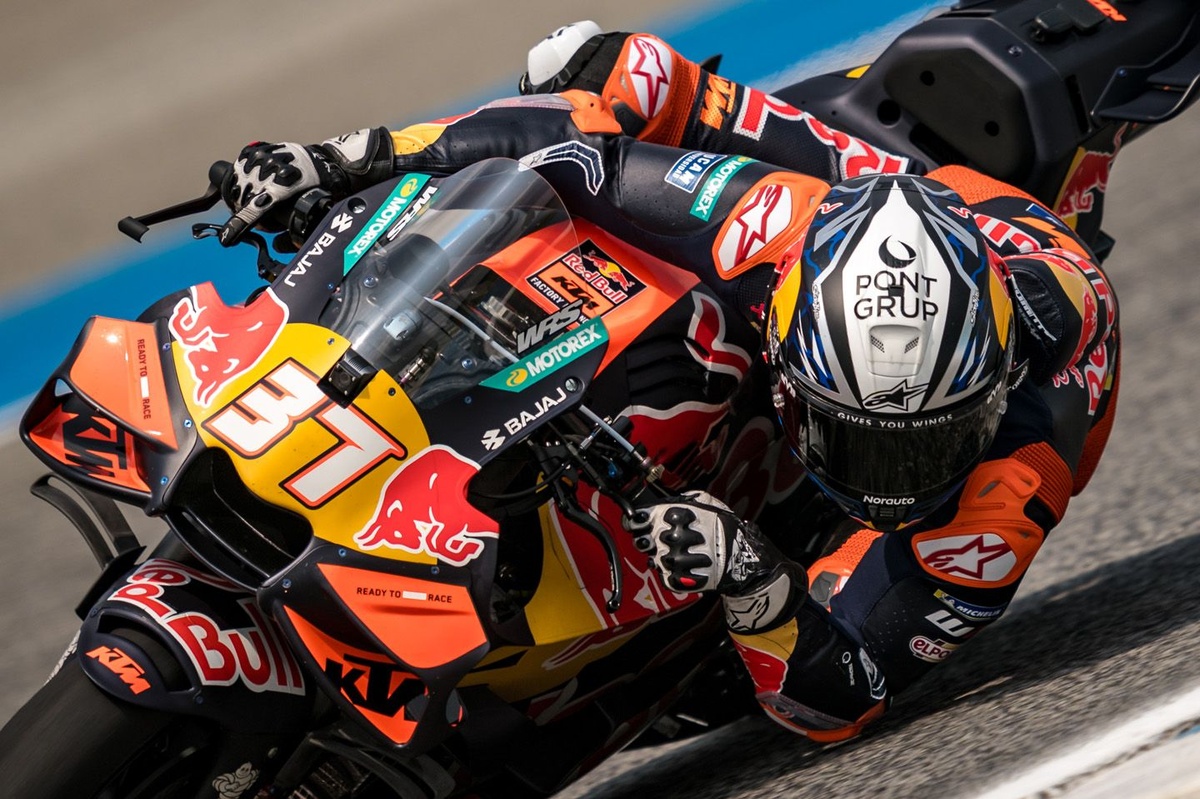 MotoGP Thailand GP: Acosta grabs MotoGP breakthrough in sprint