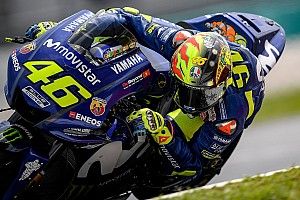 Valentino Rossi ressort le casque de son 1er titre mondial