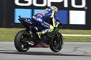Rossi versenyét elmosta az eső, a Yamaha nagyon veszélyes volt