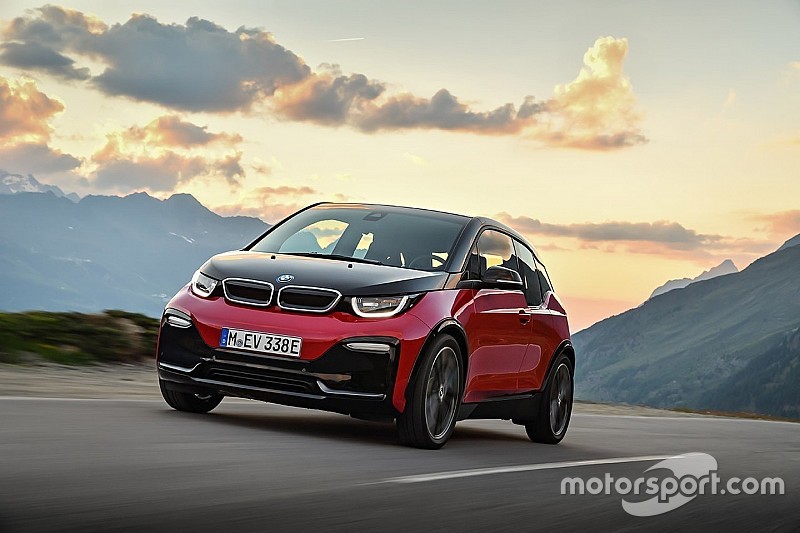 BMW i3S e Nissan Leaf, quando l’elettrica si dà allo sport