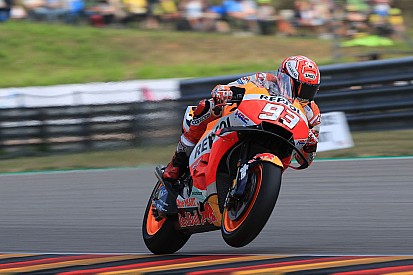 Marquez imponeert met negende achtereenvolgende pole op Sachsenring