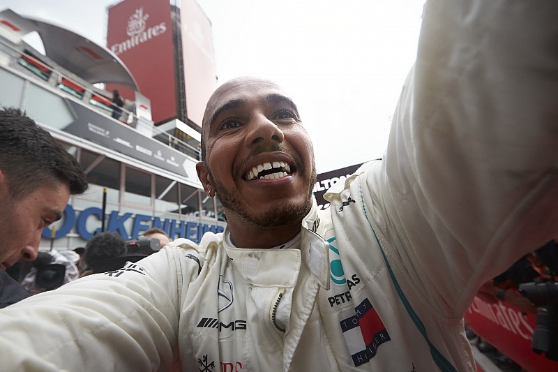 Sfida Ferrari - Mercedes in equilibrio, ma è Hamilton a fare la differenza