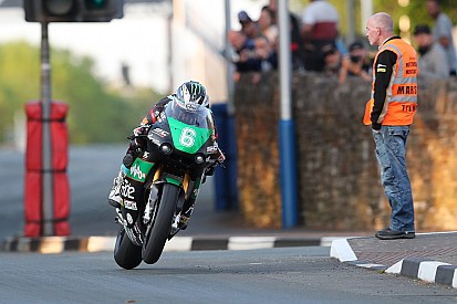 TT 2018: Michael Dunlop da record sulla Paton