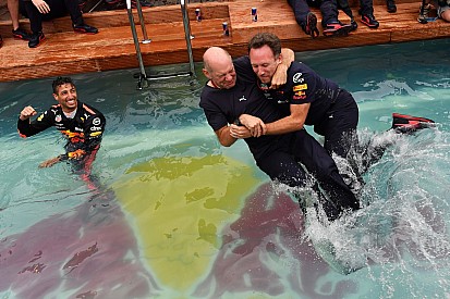 Képeken Ricciardo óriási medencés partija a Monacói Nagydíjon