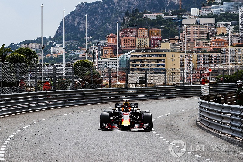 Ricciardo diz que terminou corrida com apenas seis marchas