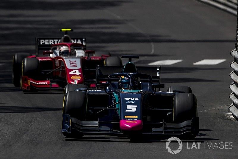 Albon krijgt gridstraf voor clash met De Vries