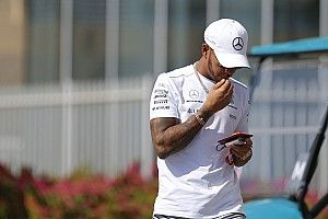 Вечеринки помешали Хэмилтону выиграть последние две гонки
