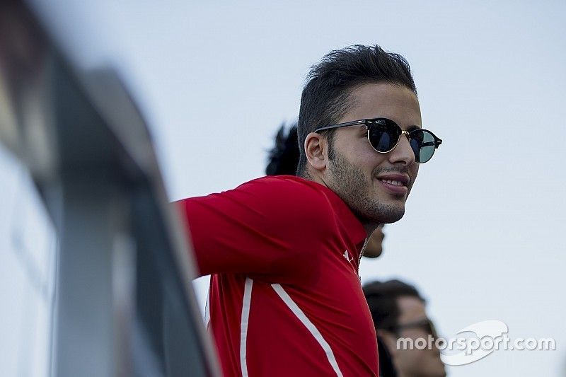 Fuoco in Formula 2 con il Charouz Racing System team