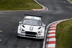 Festejo de Bjork en la tercera carrera del WTCR en Nurburgring