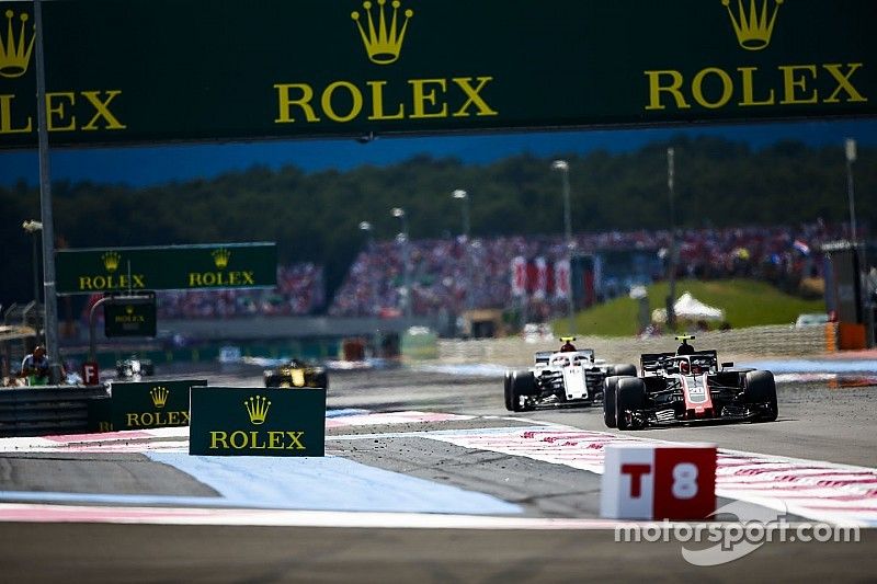 Kevin Magnussen, Haas F1 Team VF-18, devant Charles Leclerc, Sauber C37