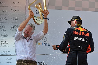 Mercedes: „Tárgyaltunk Verstappennel…”