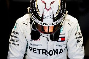 Quebra põe fim a sequência de GPs concluídos de Hamilton