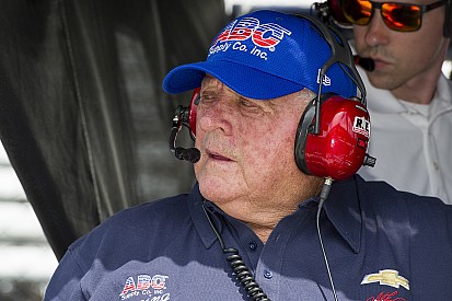 Lenda da Indy, Foyt revela ataque de abelhas e incidente com trator nas férias