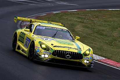 Video: Van der Zande maakt twee keer kans om te winnen in 24 uur Nürburgring