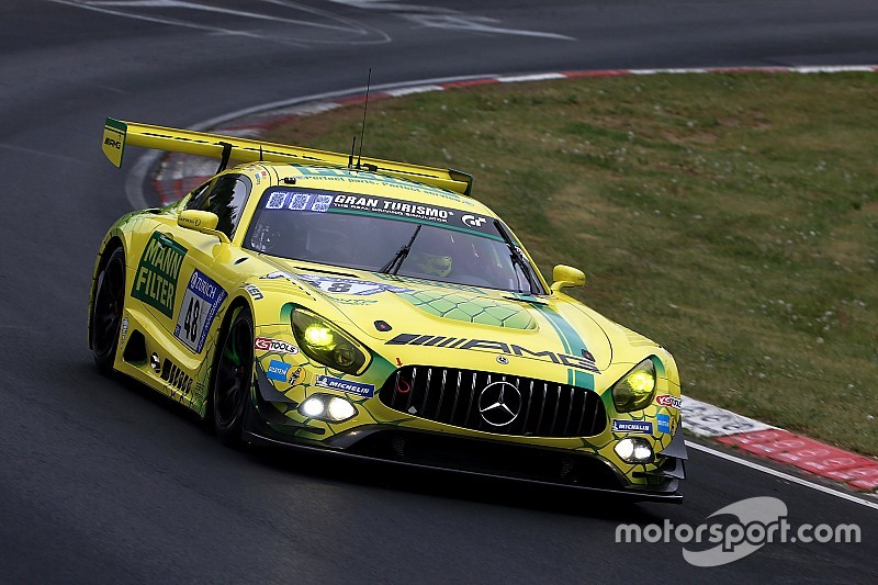 Video: Van der Zande maakt twee keer kans om te winnen in 24 uur Nürburgring