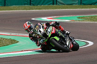 Rea esagerato ad Imola: doppietta davanti a Davies. Melandri ko