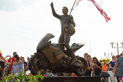 Owensboro celebra il "Nicky Hayden Day" presentando la statua di "Kentucky Kid"