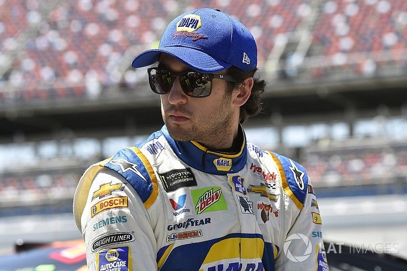 Chase Elliott finds no help: "They were not interested in advancing"