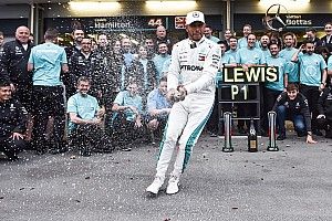 Hamilton reconoce que su victoria en Bakú se siente "un poco rara"