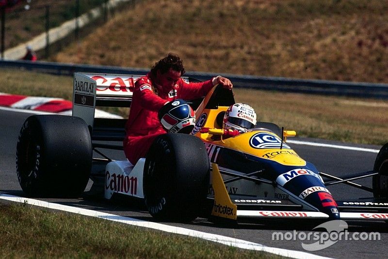 Nigel Mansell, Williams Judd, gives Gerhard Berger, Ferrari a lift back