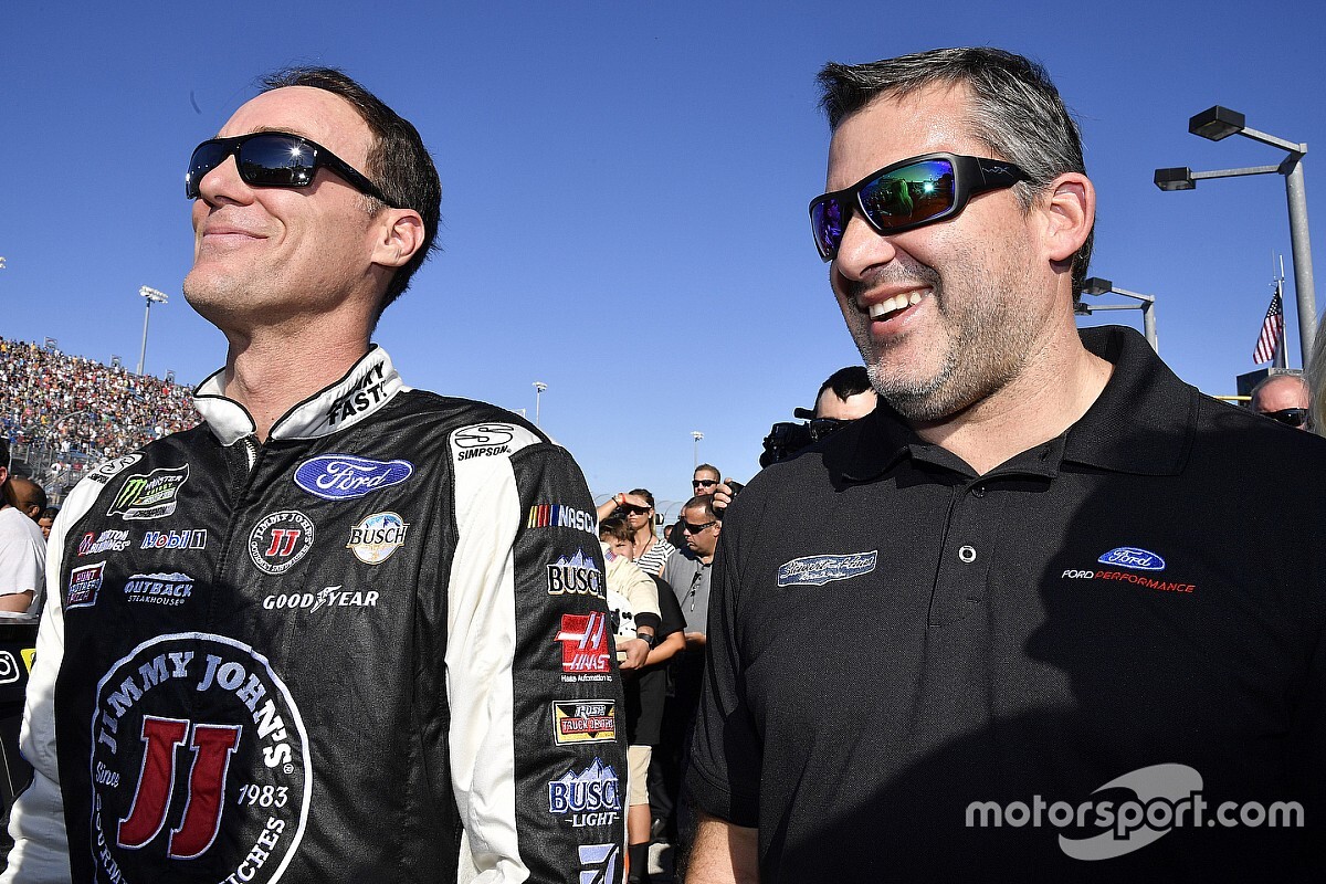 Tony Stewart: Harvick is enjoying a "feeding frenzy" of success