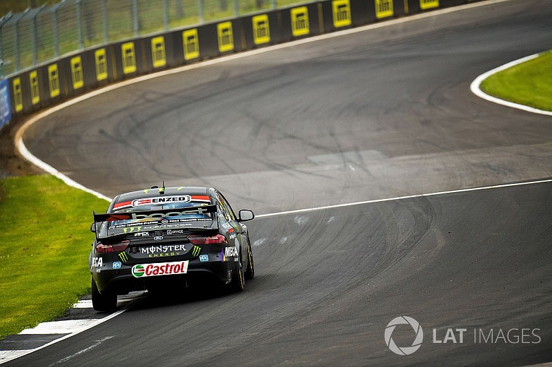Pukekohe Supercars: Waters tops title contenders in Practice 2
