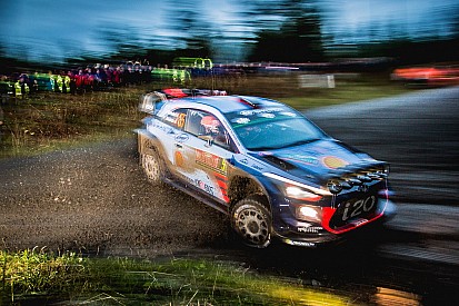 Gran Bretagna, PS17: Neuville passa ancora Ogier e torna 2°