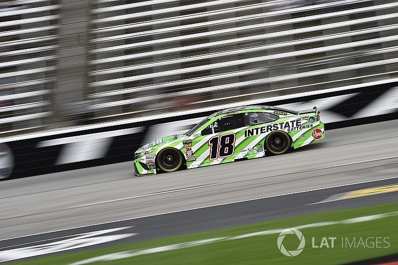 Kyle Busch edges brother Kurt for Stage 2 win at Texas