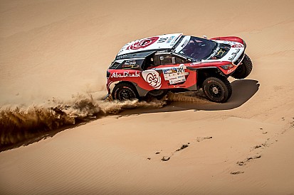 رالي أبوظبي الصحراوي: أربع دقائق تفصل القاسمي عن منصة التتويج في المرحلة الرابعة