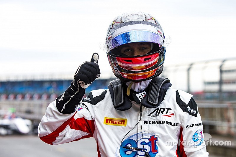 Элбон выиграл гонку и вышел в лидеры сезона GP3