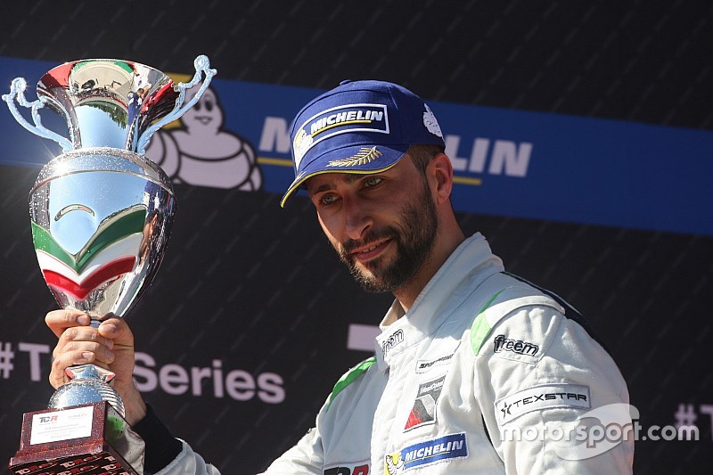 Грачев вновь выиграл в TCR