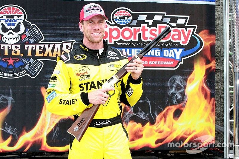Carl Edwards scores first pole of 2016 season