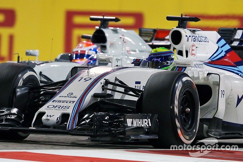 Felipe Massa, Williams FW38 and Romain Grosjean, Haas F1 Team VF-16 battle for position