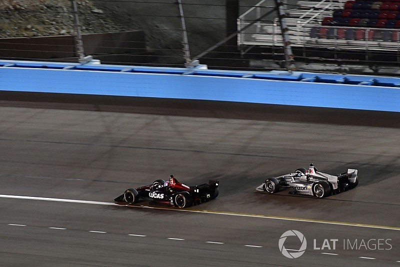 Newgarden rebasó a Wickens sin saber si lo lograría
