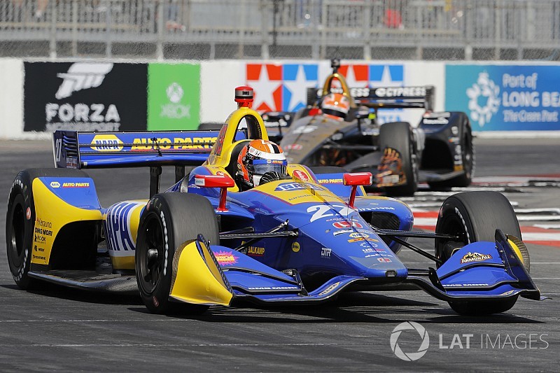 IndyCar Long Beach: Rossi troeft Penske-wagens af voor pole