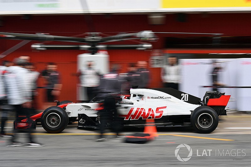 Штайнер объяснил провал Haas в Мельбурне нехваткой практики пит-стопов