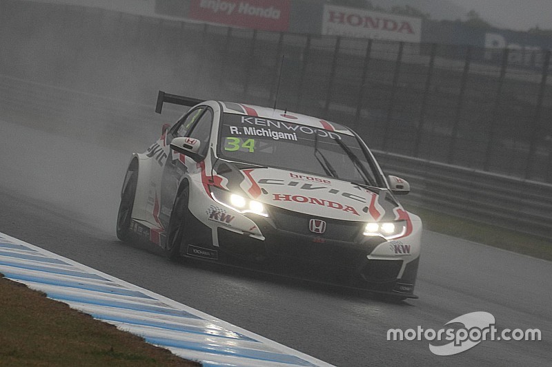 WTCCもてぎ:雨のFP1はミケリス首位、道上龍も3番手で好発進