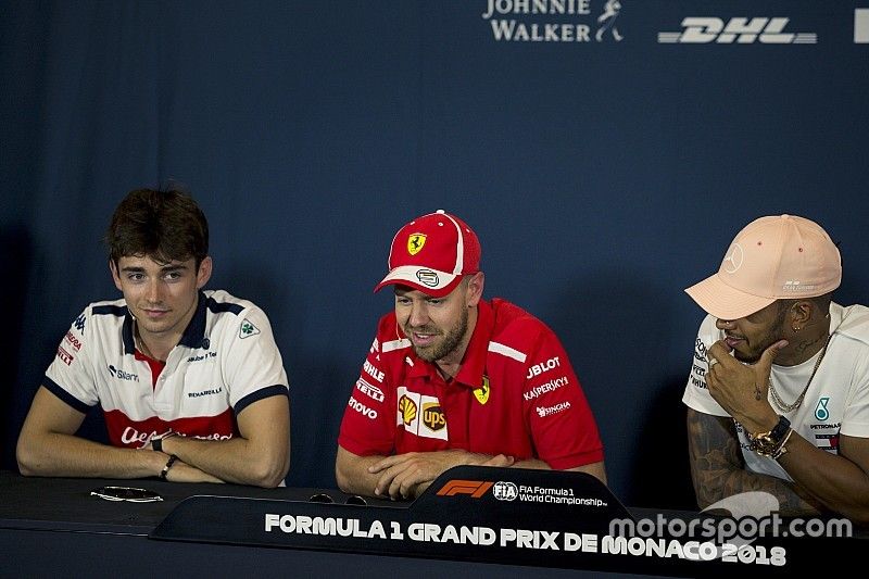 Charles Leclerc, Sauber, Sebastian Vettel, Ferrari y Lewis Hamilton, Mercedes-AMG F1 en la conferencia de prensa