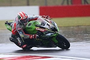 Rea mène un doublé Kawasaki ; Aprilia et Yamaha surfent sur la vague