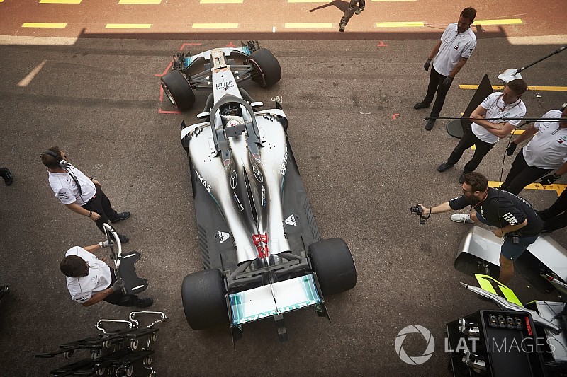 Sans évolution moteur, Hamilton craint un "week-end difficile"